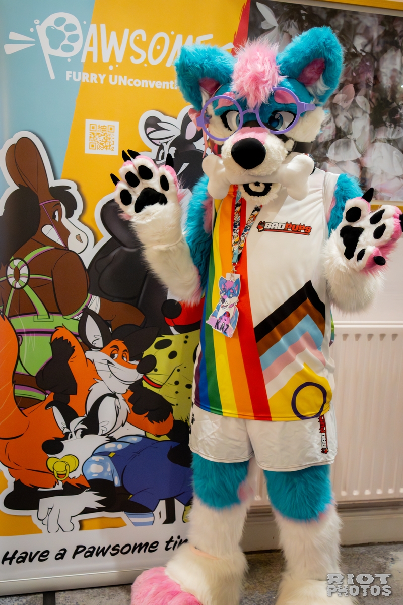 2025-10-06 Pawsome-202510-001.jpg