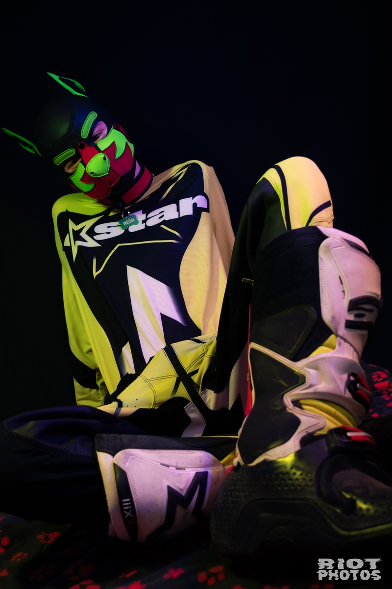 2025-11-22 Neon-038.jpg